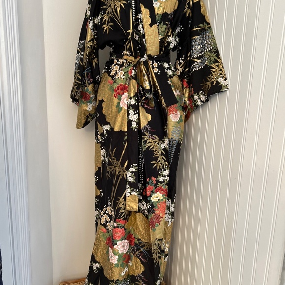 Japanese Gold Black Red and White Cotton Kimono - Picture 2 of 7